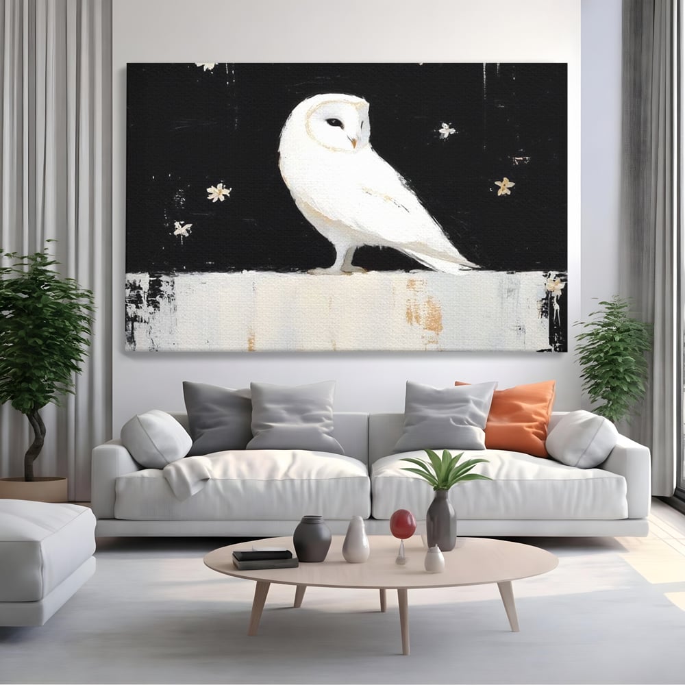 Tablou canvas cu tablou canvas cu bufnita alba, fara rama, pe sasiu de lemn, pe perete intr-un living